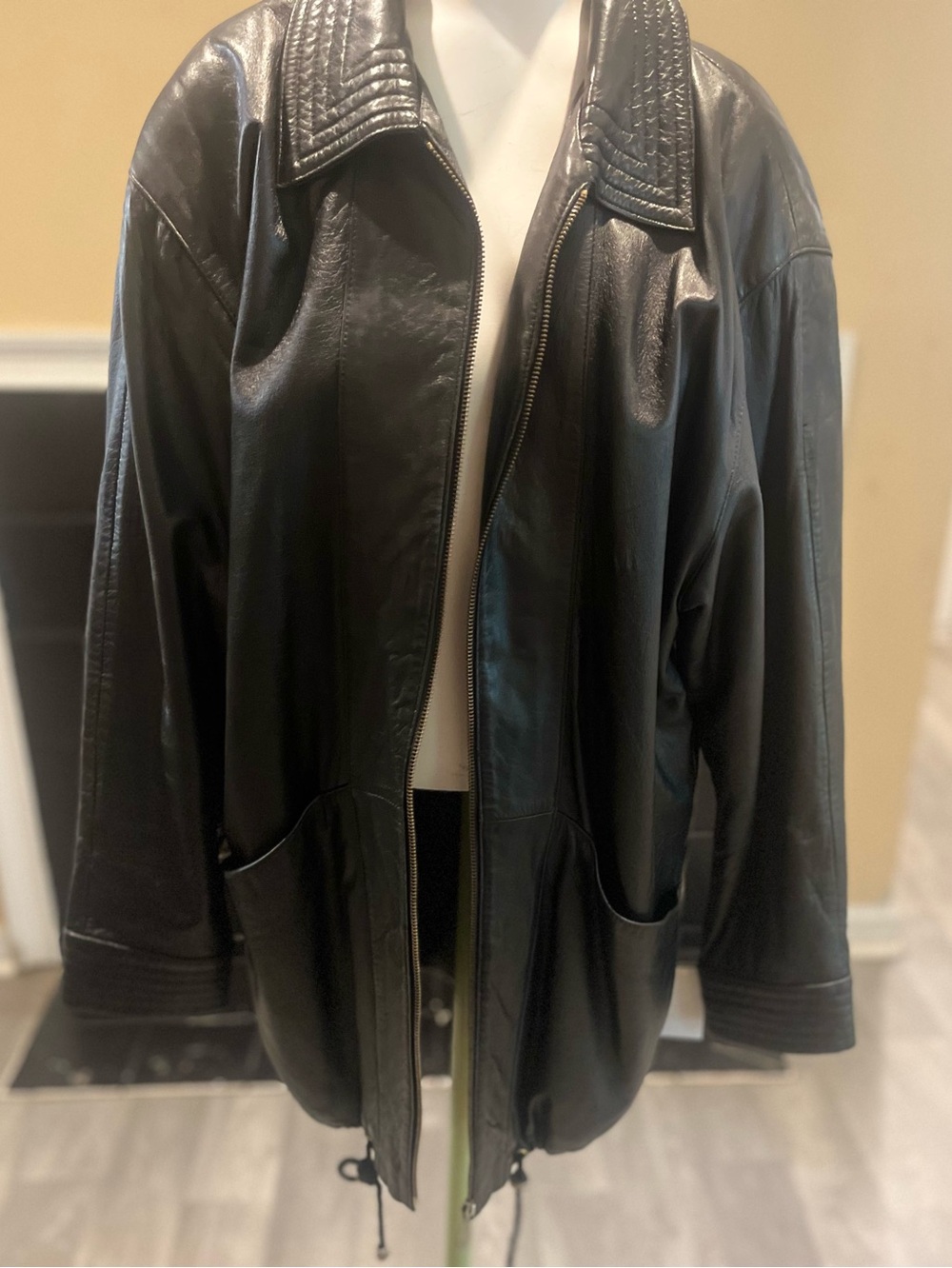 Black Leather Minimalist Grunge Vintage Zip-Front Jacket with  Quilted Collar